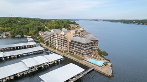 Exterior - Two Master Suites with Lake View (Lake Ozark)