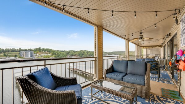 Property grounds - Two Master Suites with Lake View (Lake Ozark)