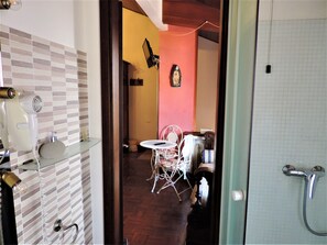 Junior Room | Bathroom