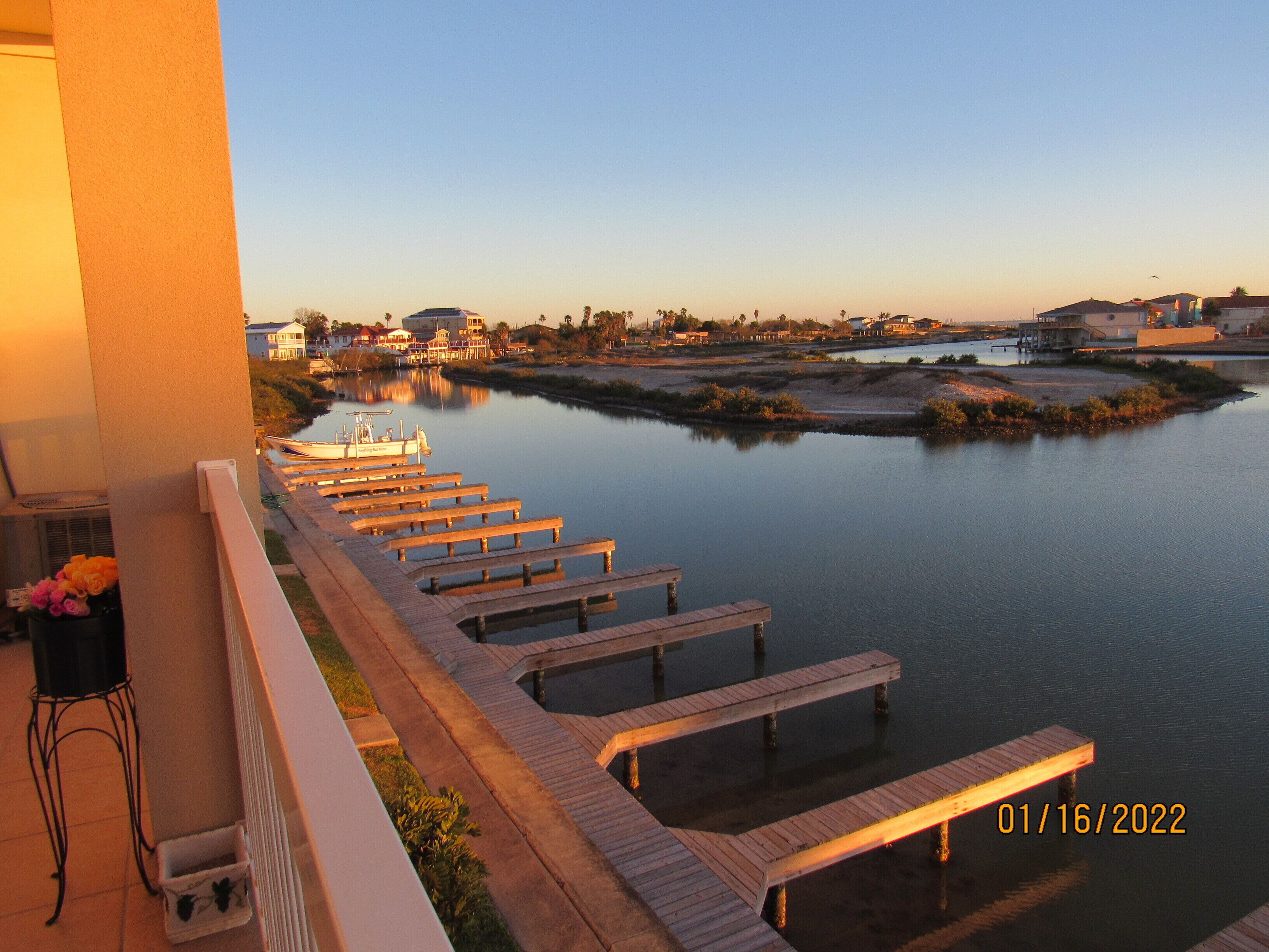 Waterfront Romantic Getaway 
