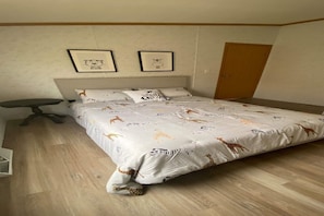 3 bedrooms, WiFi, bed sheets