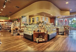 Dining - Gorgeous 2BR/BA in Honua Kai Resort (Lahaina)