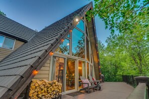 Terrace/patio - "A" Frame of Mind - 4 bed/3 bath, Close to Resort/Hiking, Hot Tub, Sauna, Views, Outdoor Fire Pit (Sundance)