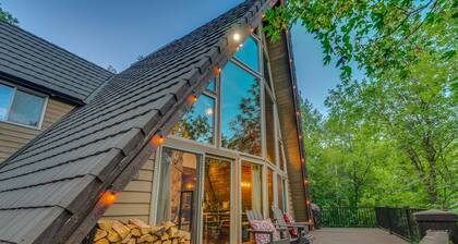 "A" Frame of Mind - 4 bed/3 bath, Close to Resort/Hiking, Hot Tub, Sauna, Views, Outdoor Fire Pit