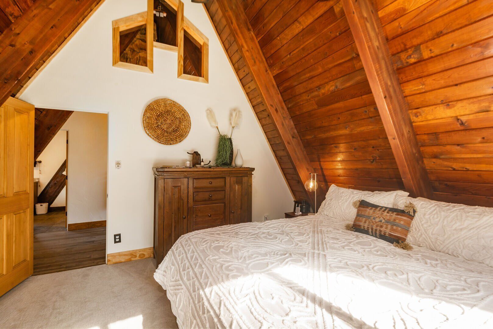 "A" Frame of Mind - 4 bed/3 bath, Close to Resort/Hiking, Hot Tub, Sauna, Views, Outdoor Fire Pit