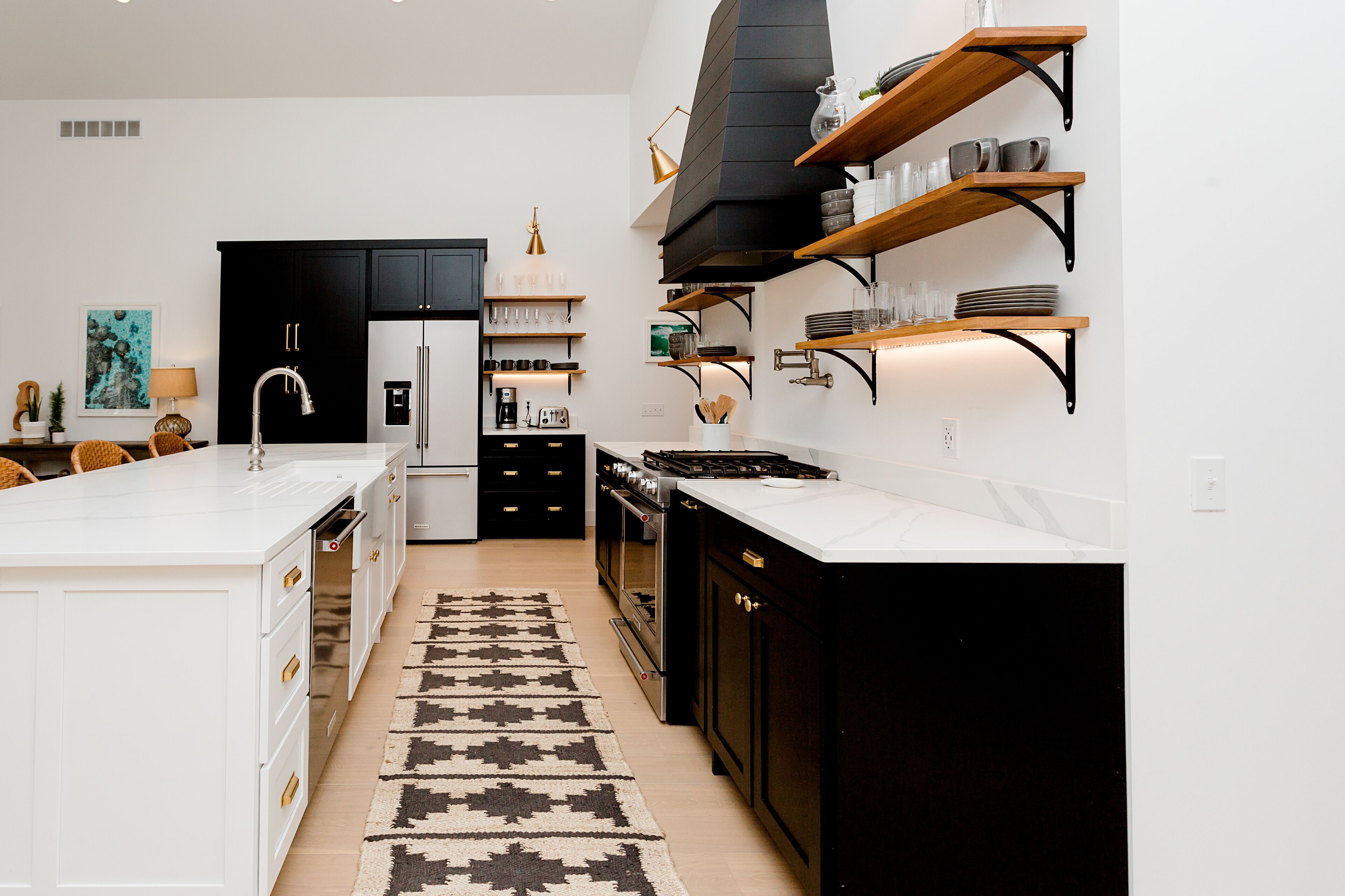 Designer home across from beach, big yard, fire pit, 3 blks to park/playground