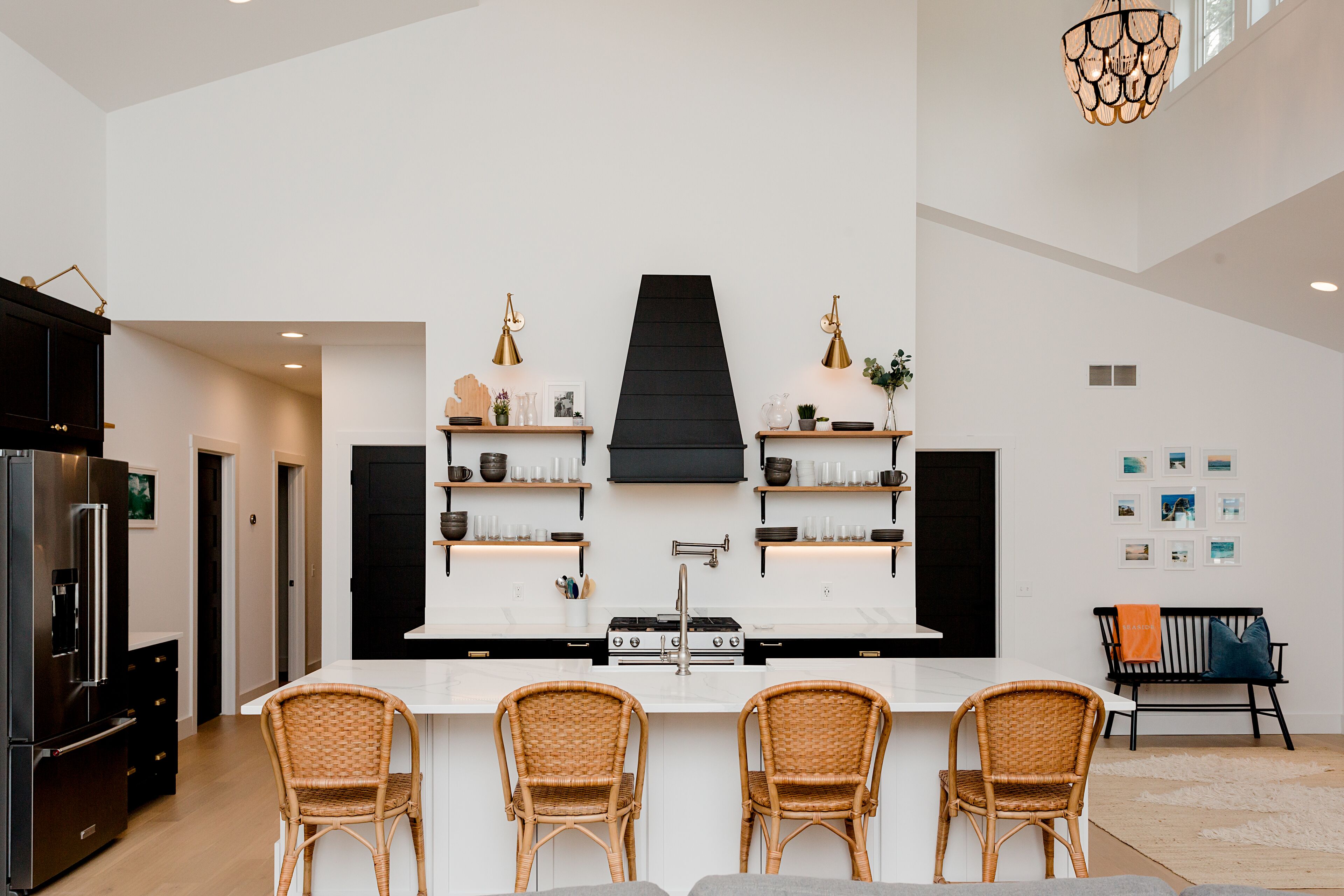 Designer home across from beach, big yard, fire pit, 3 blks to park/playground