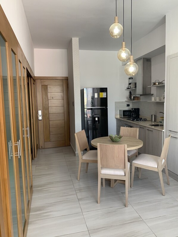 Microwave, oven, coffee/tea maker, blender