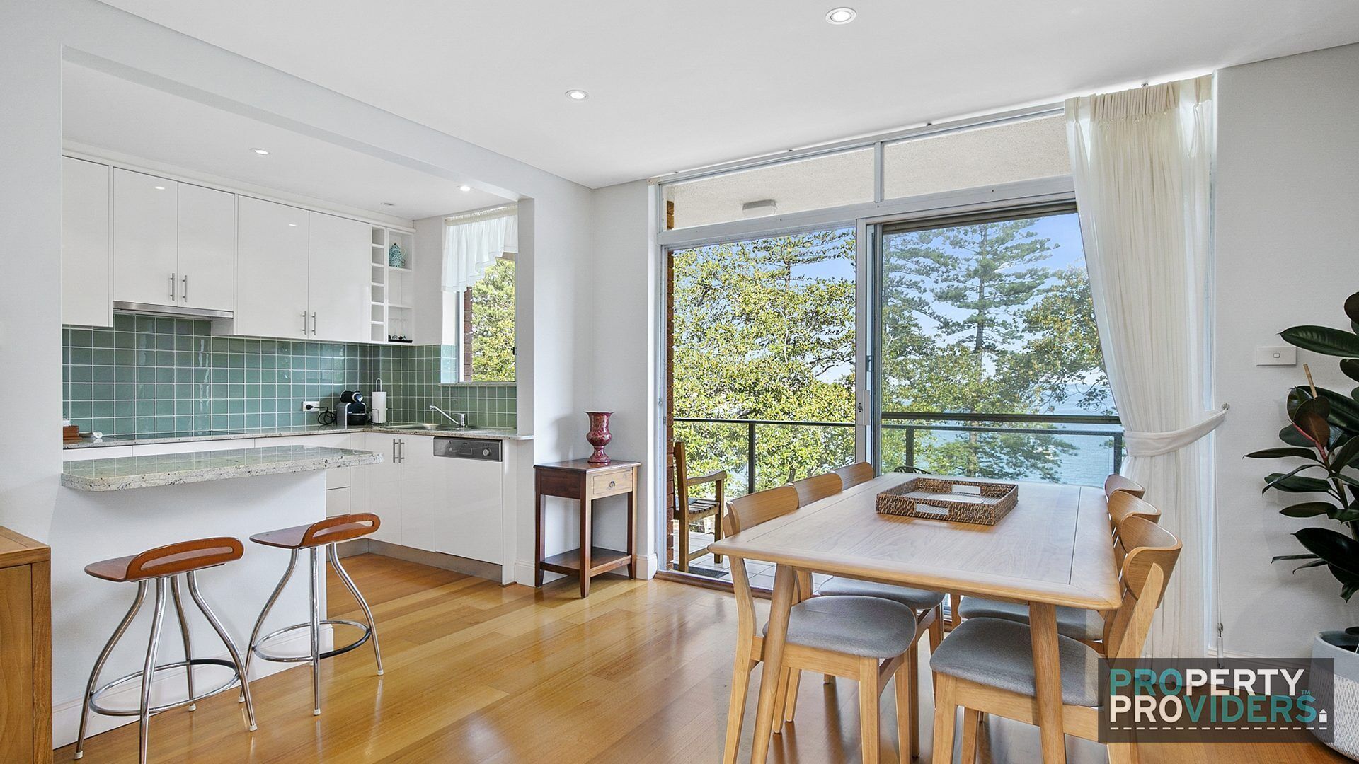 Comfy Manly Apartment w/ Sydney Harbour Views — image 10