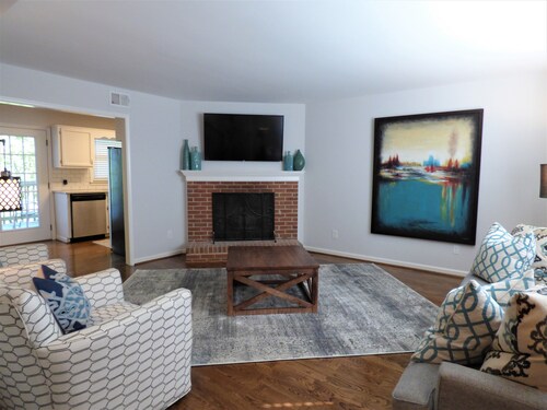 ***Remodeled Altadena Town Home*** Fabulous Location!