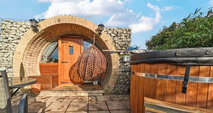 Cosy Escape Heated Luxury pod With hot tub