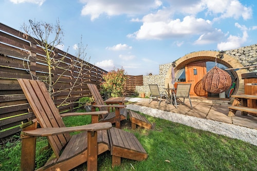 Cosy Escape Heated Luxury pod With hot tub