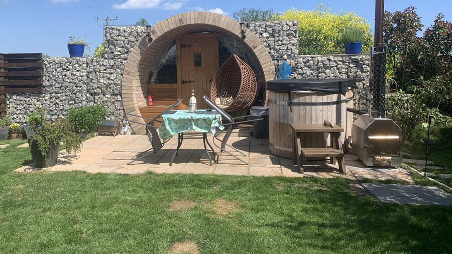 Cosy Escape Heated Luxury pod With hot tub