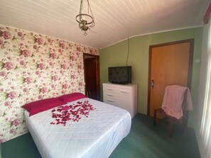 4 Schlafzimmer, Bügeleisen/Bügelbrett, kostenloses WLAN, Bettwäsche