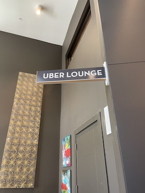 Interior - Chic Contemporary Apt on 1st Floor W/ Garage Parking (Jacksonville)