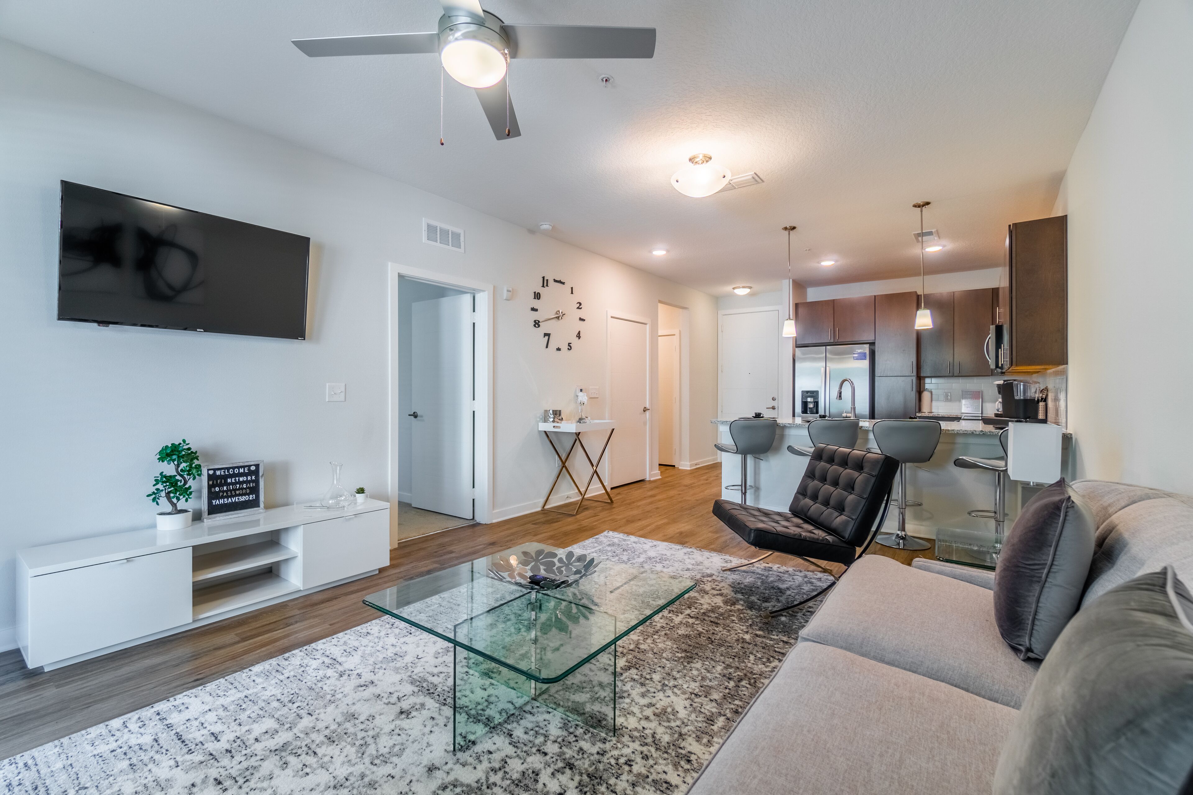 Chic Contemporary Apt on 1st Floor W/ Garage Parking