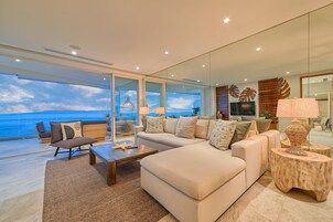 Casa Avanti | Wohnbereich | 43-Zoll-Smart-TV mit Digitalempfang, Fernseher