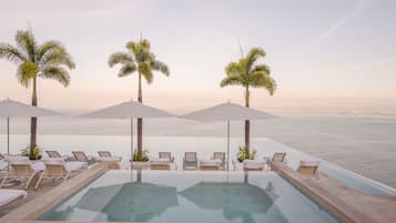 2 piscinas al aire libre, sillones reclinables de piscina