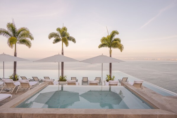 2 outdoor pools, sun loungers