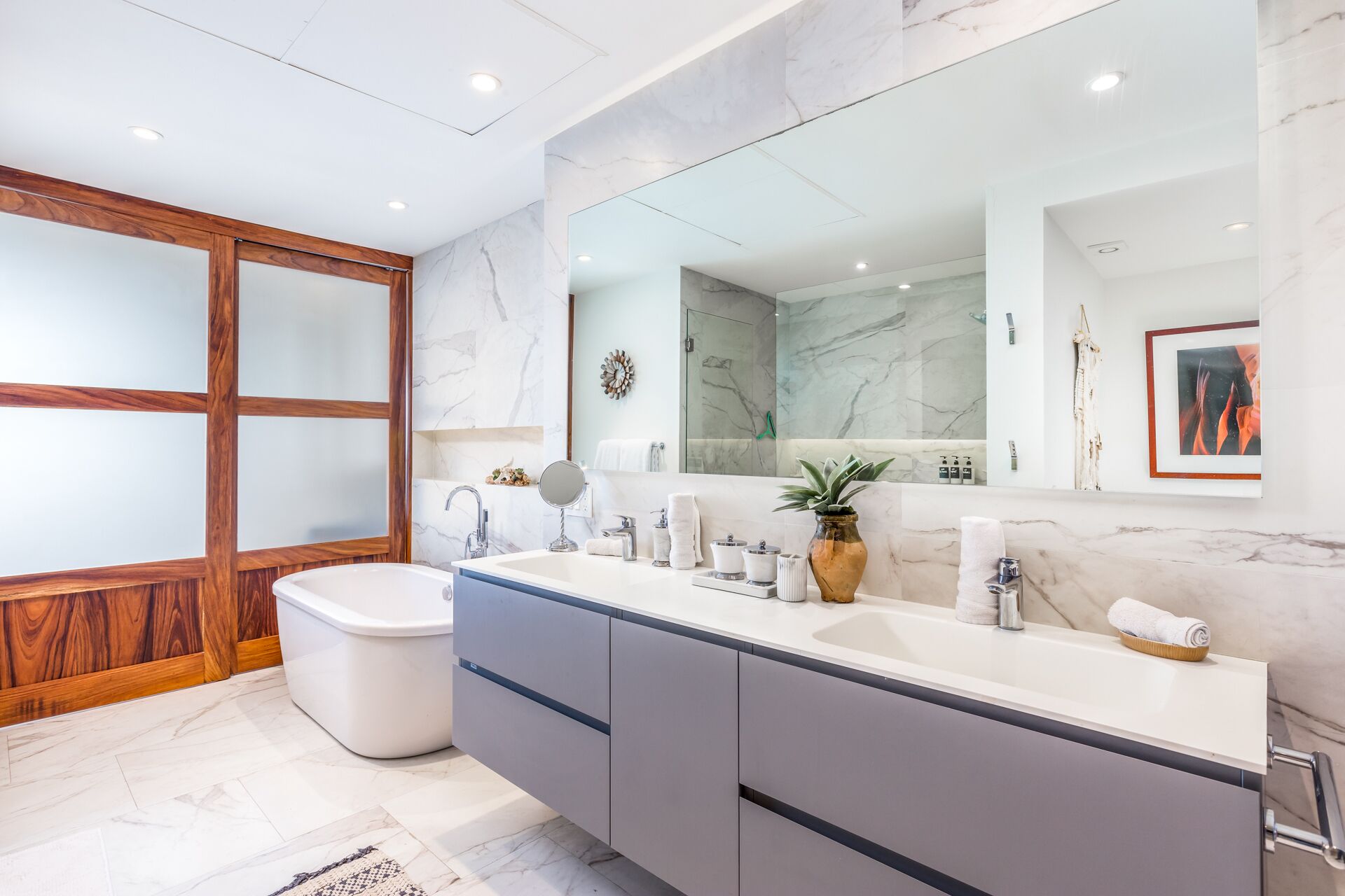 casa emma | bathroom | hair dryer, bathrobes, towels, soap