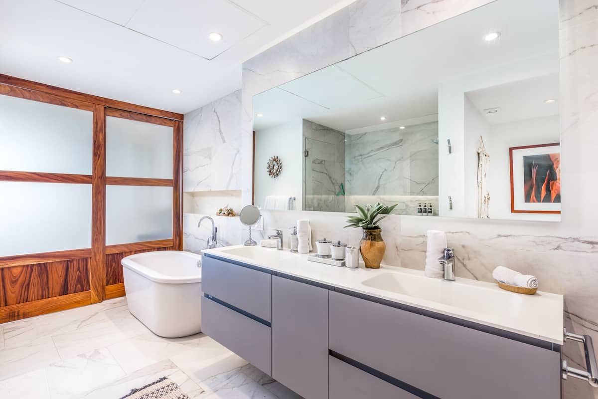 casa emma | bathroom | hair dryer, bathrobes, towels, soap