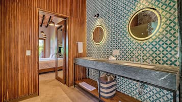 Master Suite (1) | Bathroom | Hair dryer, bathrobes, towels, soap