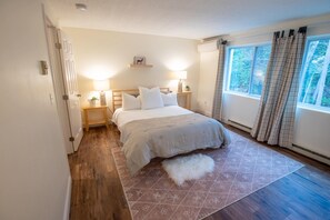 4 bedrooms, WiFi - Hawk's Landing Lodge - 3 Floors Entire Townhouse (Conway)