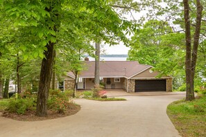 Exterior - Water Retreat , Robert Trent Jones , Wilson Lake view  (Muscle Shoals)
