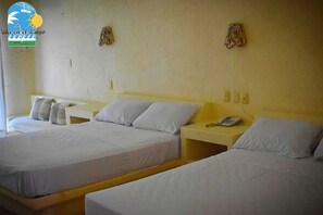 Traditional Room | Desk, laptop workspace, iron/ironing board, bed sheets - Vida en el Lago (Iguala de la Independencia)