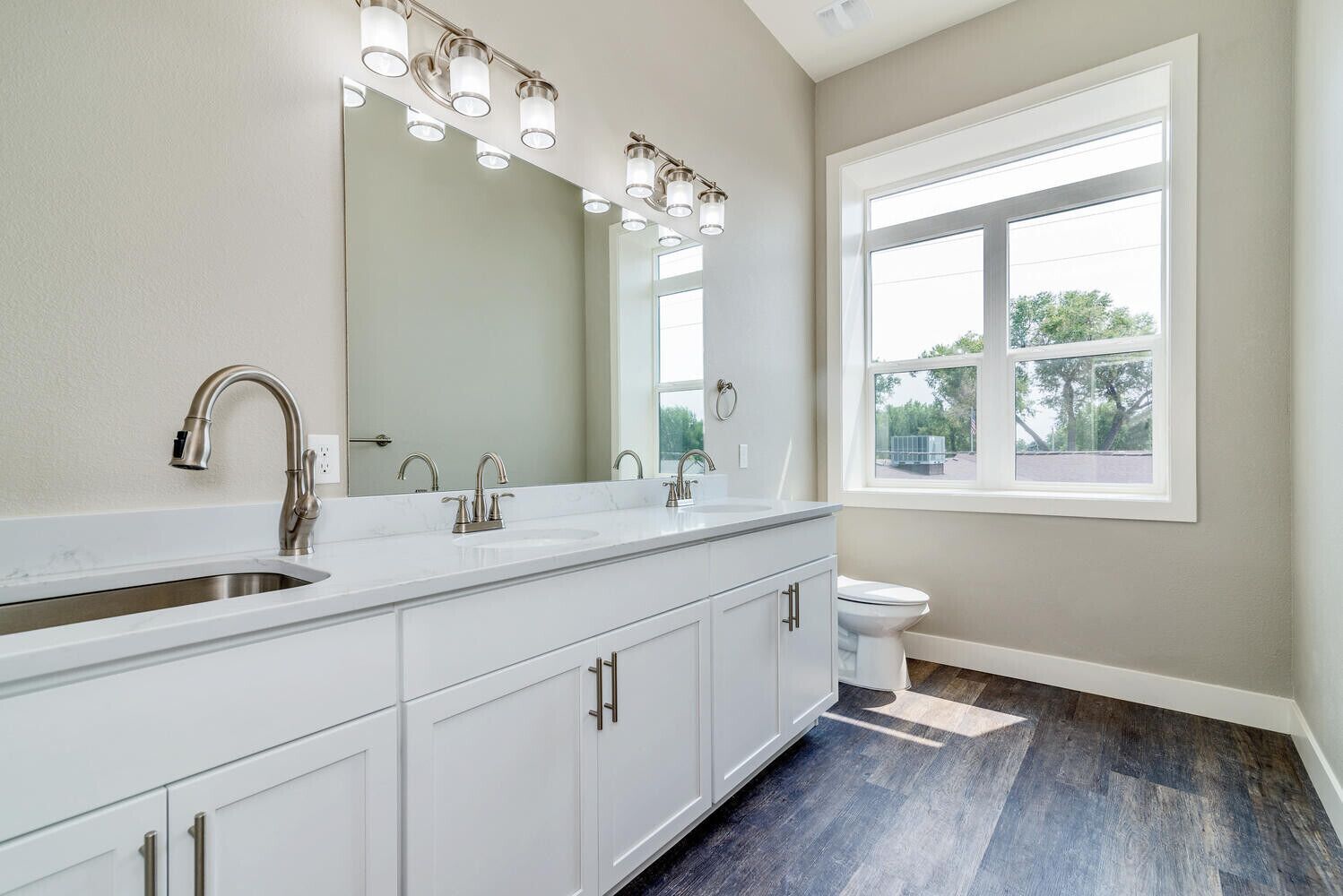 Gorgeous Remodeled Studios! # 17