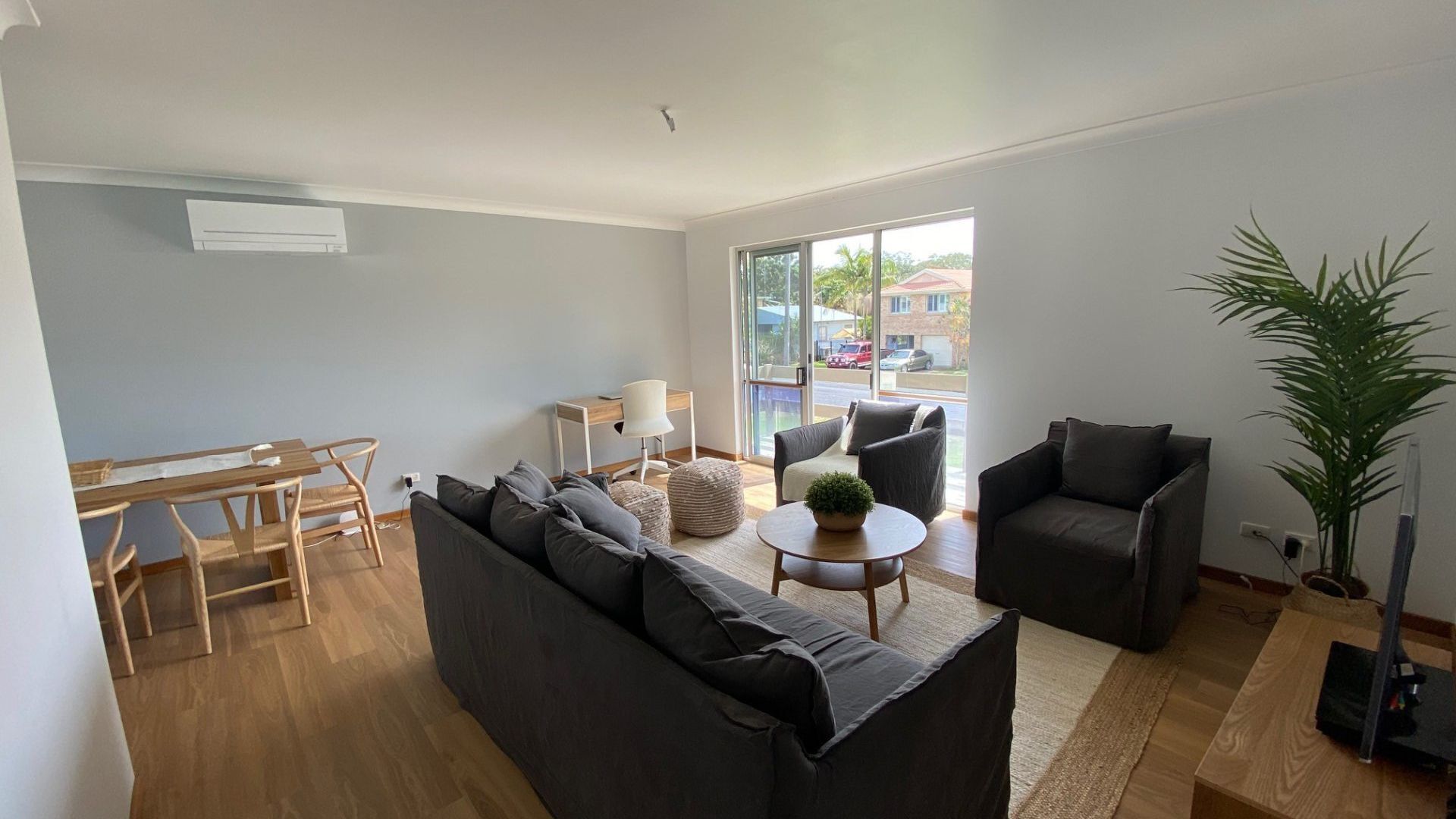 テレビ、卓球台