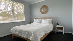 4 slaapkamers, een strijkplank/strijkijzer, internet