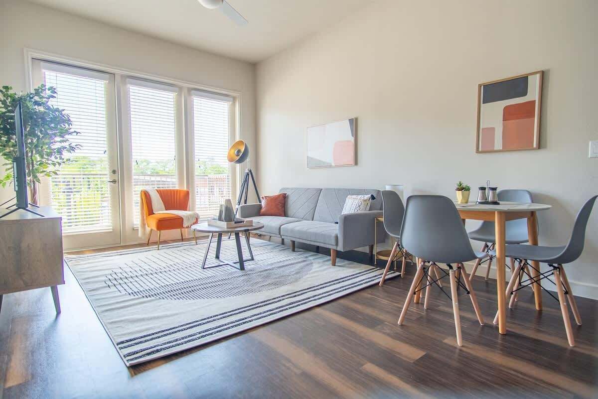 TV, Netflix, streaming services, offices