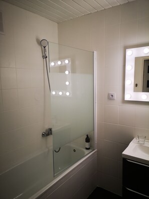 Hair dryer, towels, soap, toilet paper - NaturHouse Poznan (Poznan)