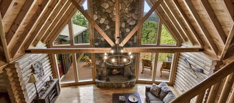 Highland Haven - 4200+ sf w/ Hot Tub | Long Range Views | Billiards/Ping Pong