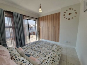 1 bedroom, desk, iron/ironing board, WiFi