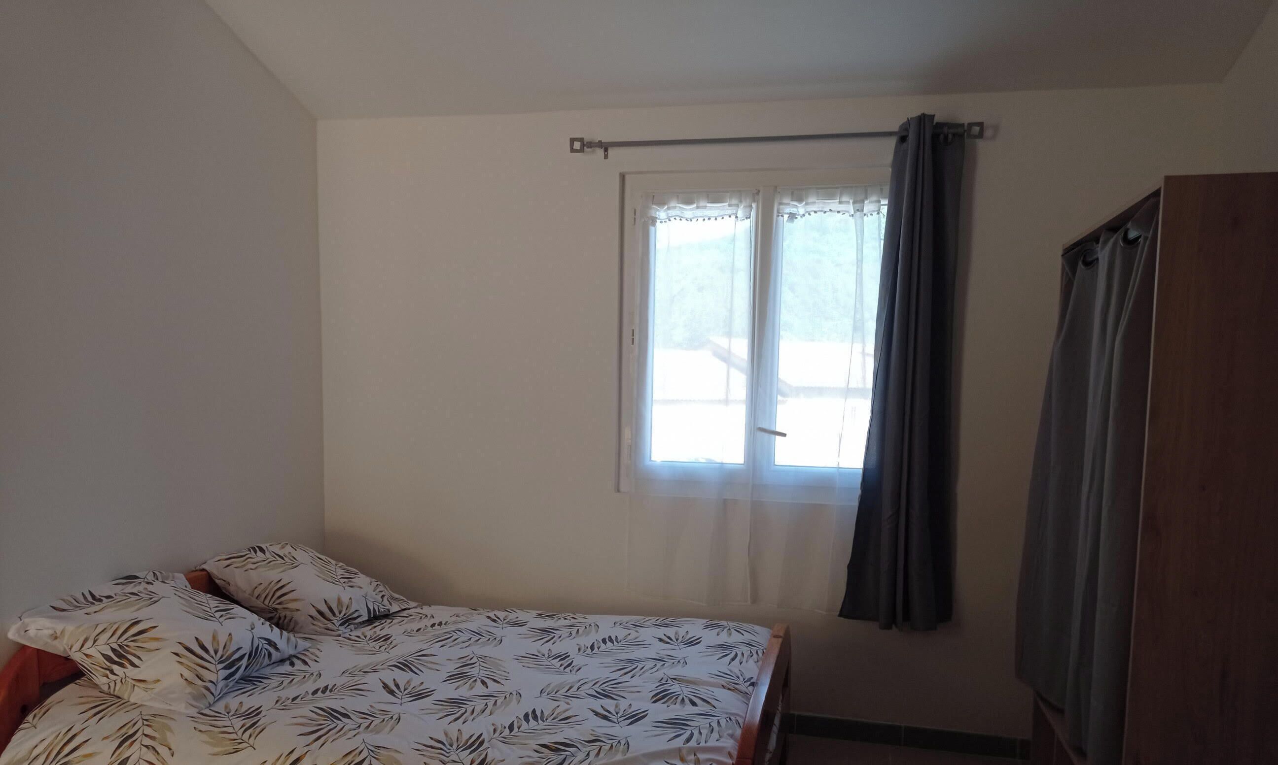 1 bedroom, travel cot, WiFi, bed sheets