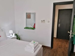 迷你吧(备有免费物品)、客房内保险箱、特色装修、特色家居