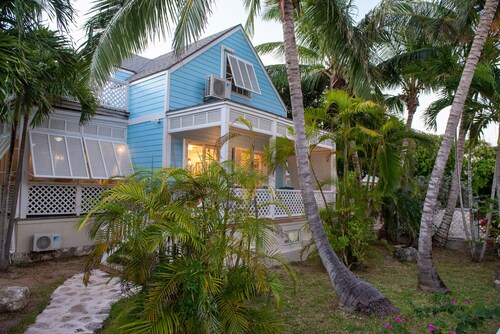 Private Harbour Island Villa 200 steps from Pink Sands Beach