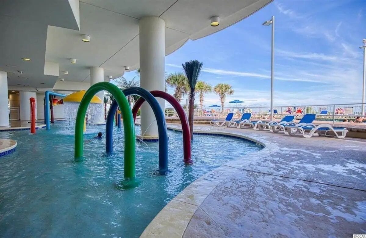 Innendørsbasseng og utendørsbasseng