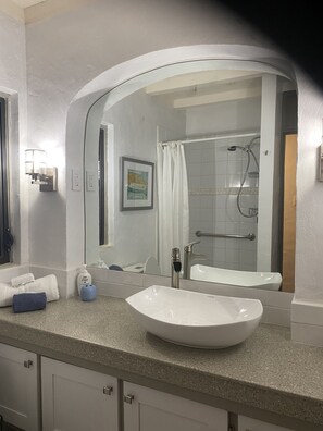 Hair dryer, towels, toilet paper - Stunning panoramic views from the BVI (Tortola)