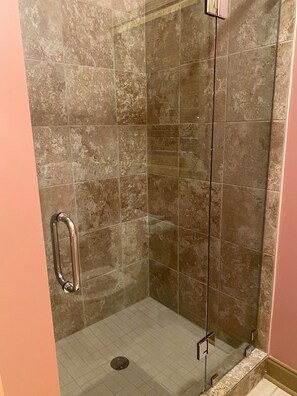 Hair dryer, towels, soap, shampoo - Lovely mountain getaway with all the fun amenities @ Wild Ginger in Big Canoe! (Jasper)