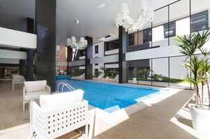Una piscina techada