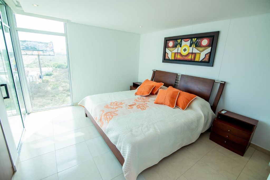 3/3 Condo Breathaway view beachfront Resort style