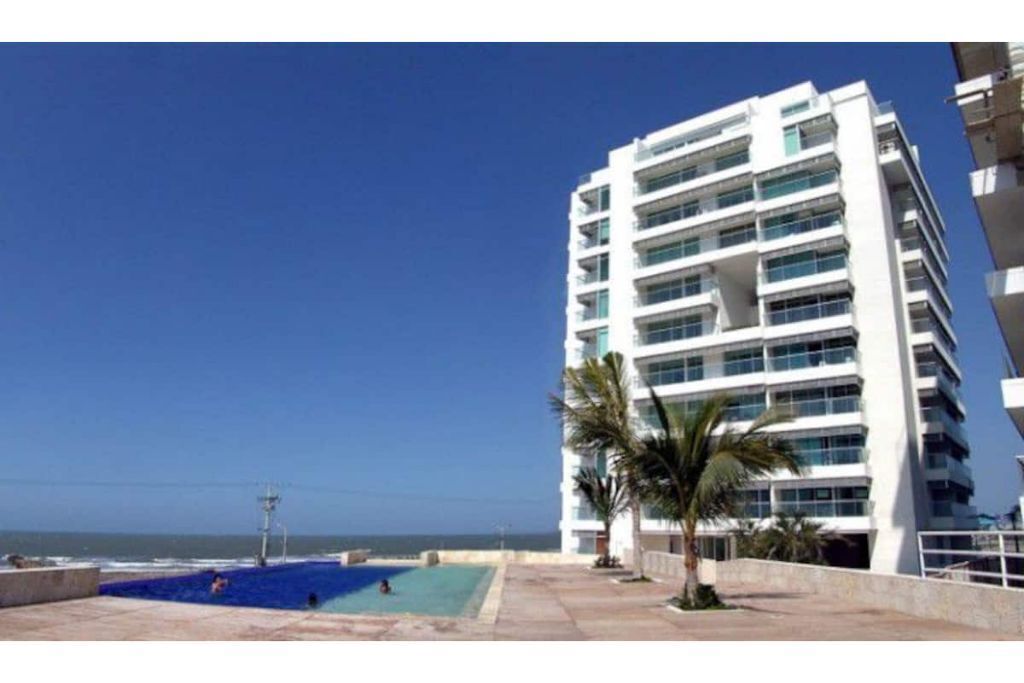 3/3 Condo Breathaway view beachfront Resort style