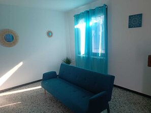 Smart-TV, peis og bøker