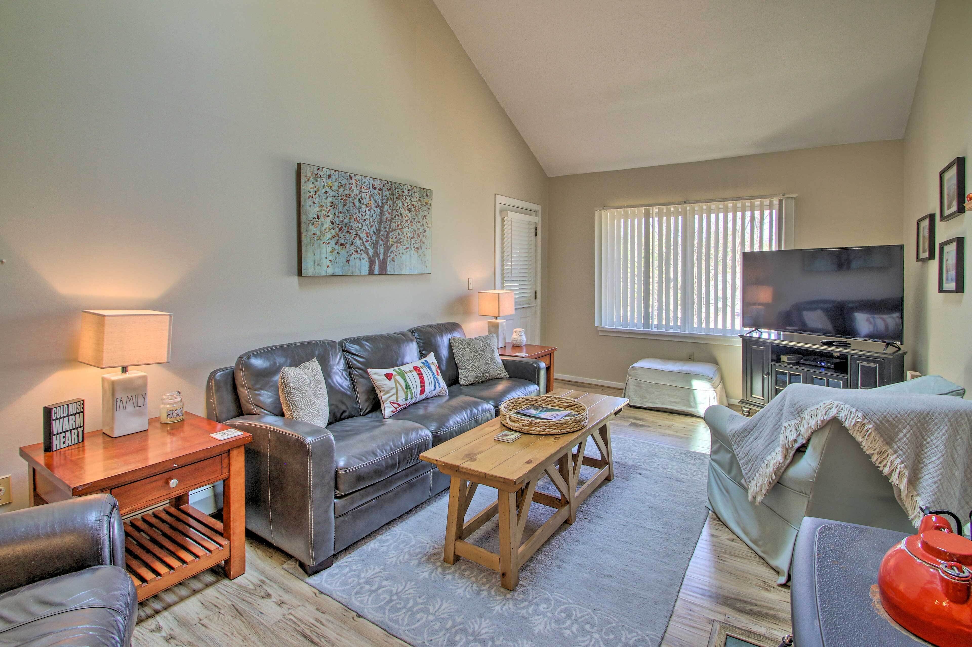 Cozy Bartlett Condo: 1 Mi to Attitash Ski Resort!