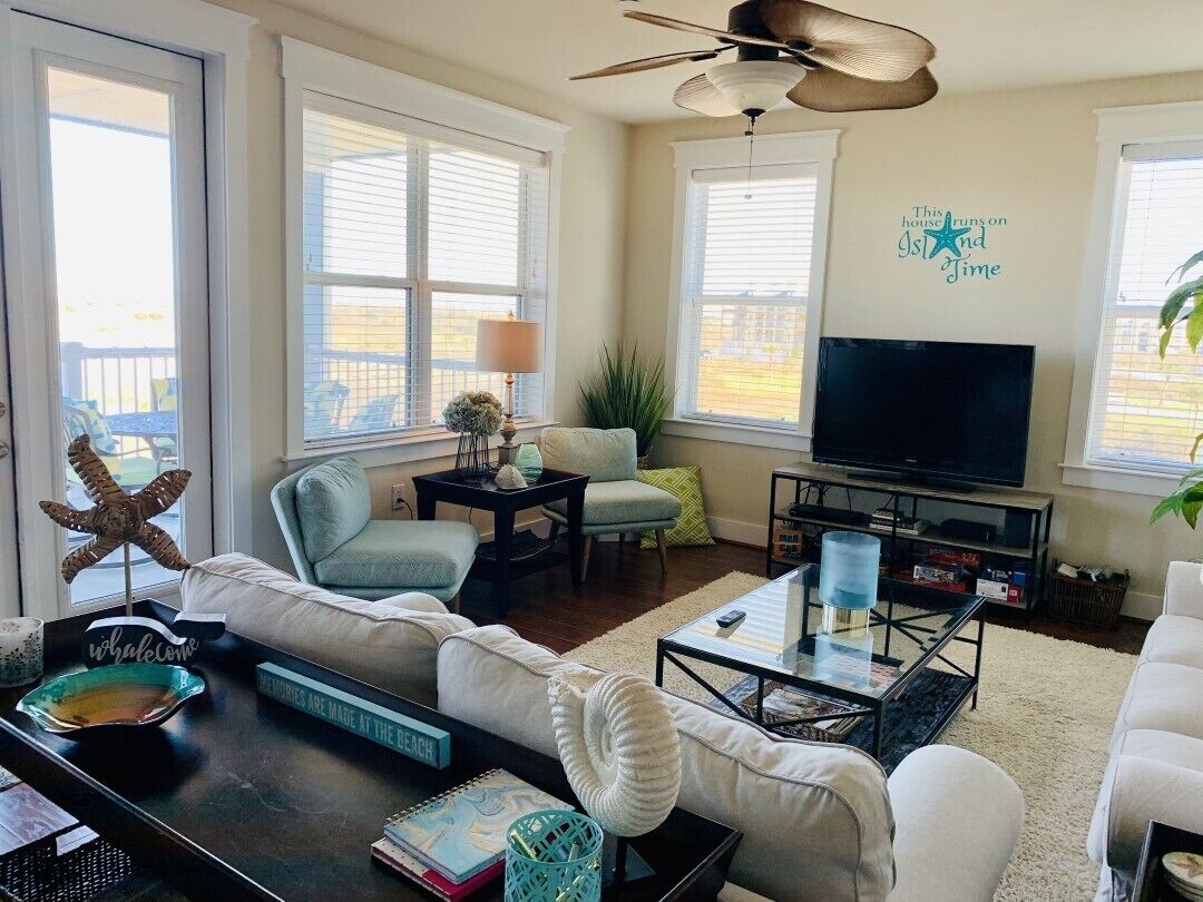 Beautiful Bay Escape 3/2 Condo in Pointe West with gorgeous bay views!