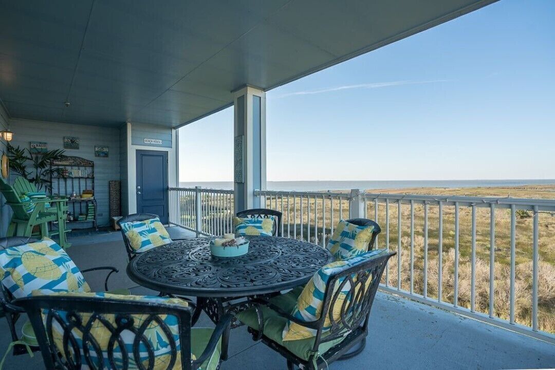 Beautiful Bay Escape 3/2 Condo in Pointe West with gorgeous bay views!
