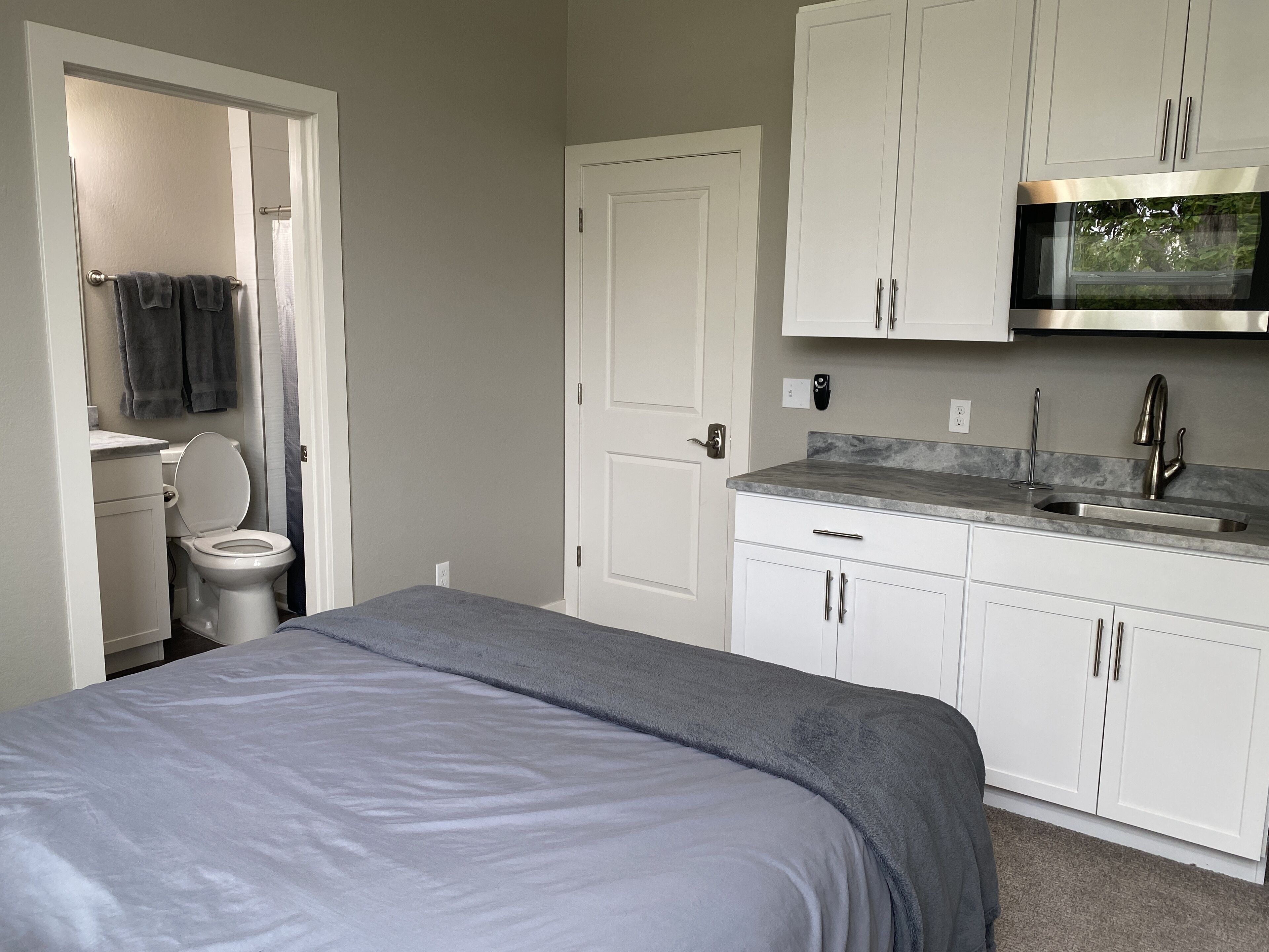 Gorgeous Remodeled Studios! Sterling! # 16